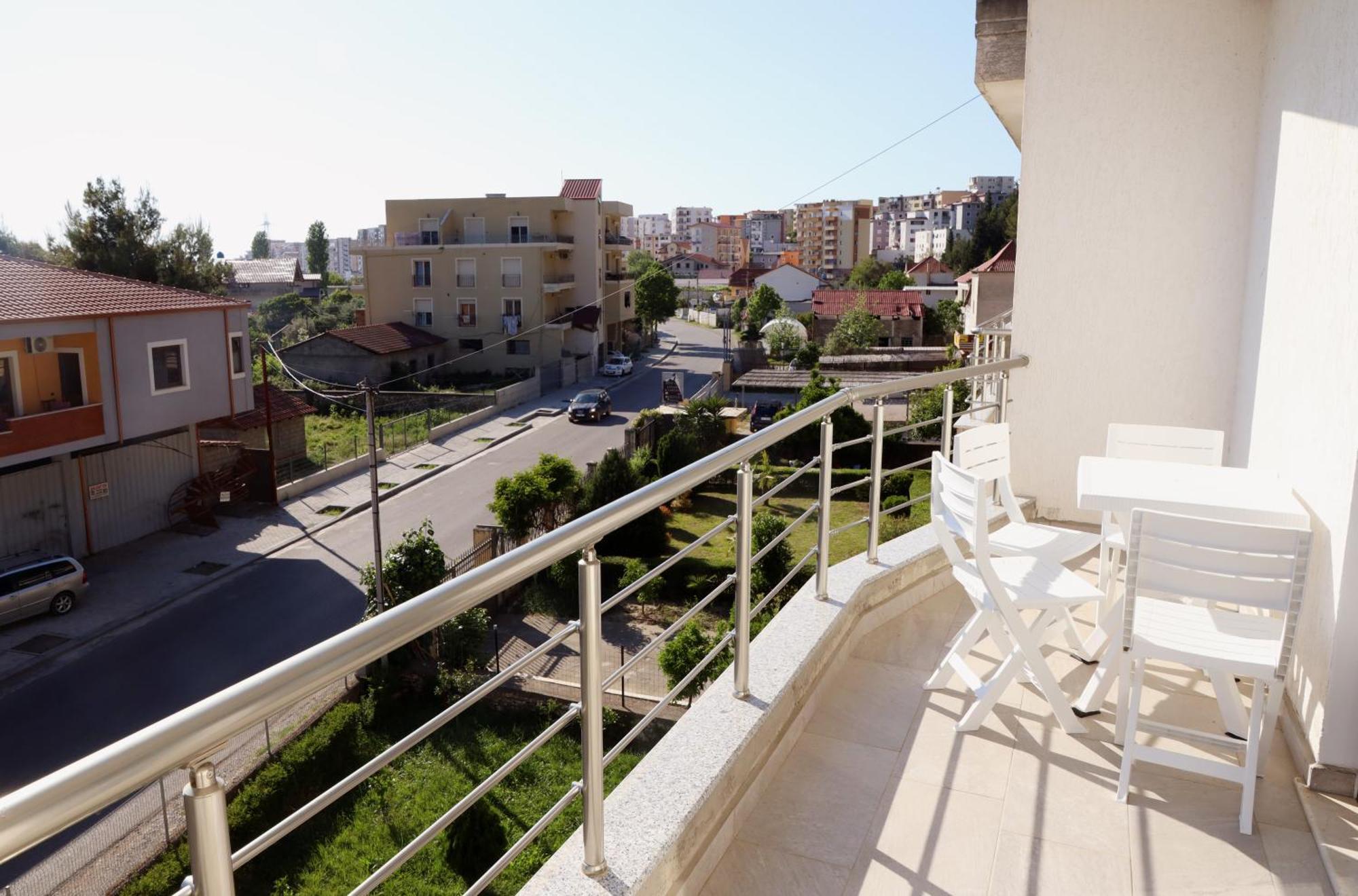 Rajmonda Apartment Lezhë Esterno foto